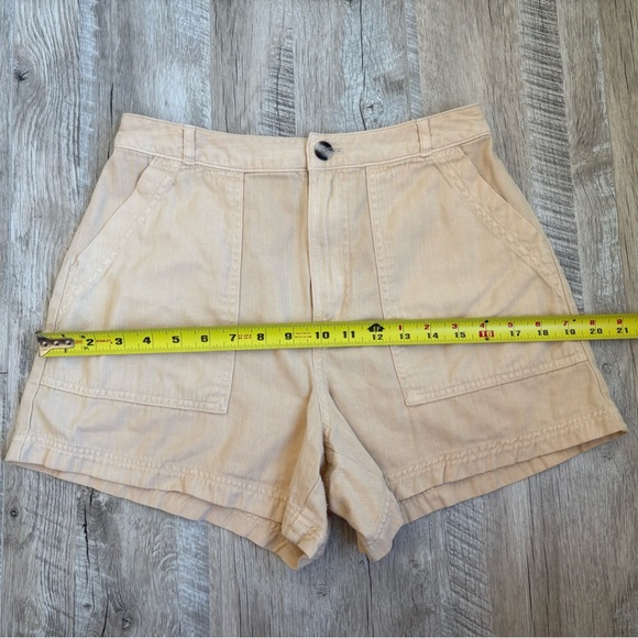 3/$15! Universal Thread Women's Beige Shorts - Picture 5 of 8